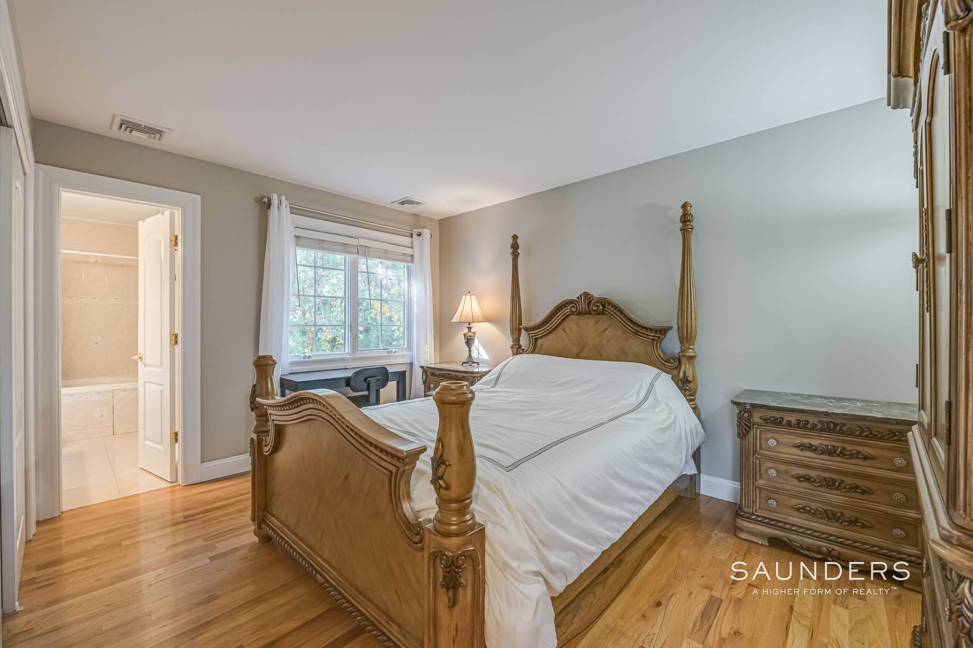 12. Single Family Homes for Sale at Pristine Custom Built Home In Southampton 43 Blackwatch Court, Southampton, NY 11968