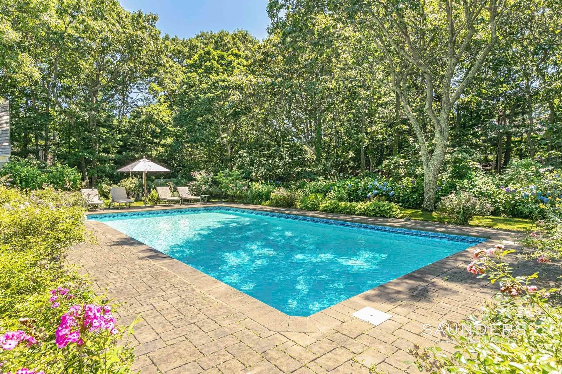 3. Single Family Homes for Sale at Immaculate Hamptons Retreat 3 Barclay Court, East Hampton, NY 11937