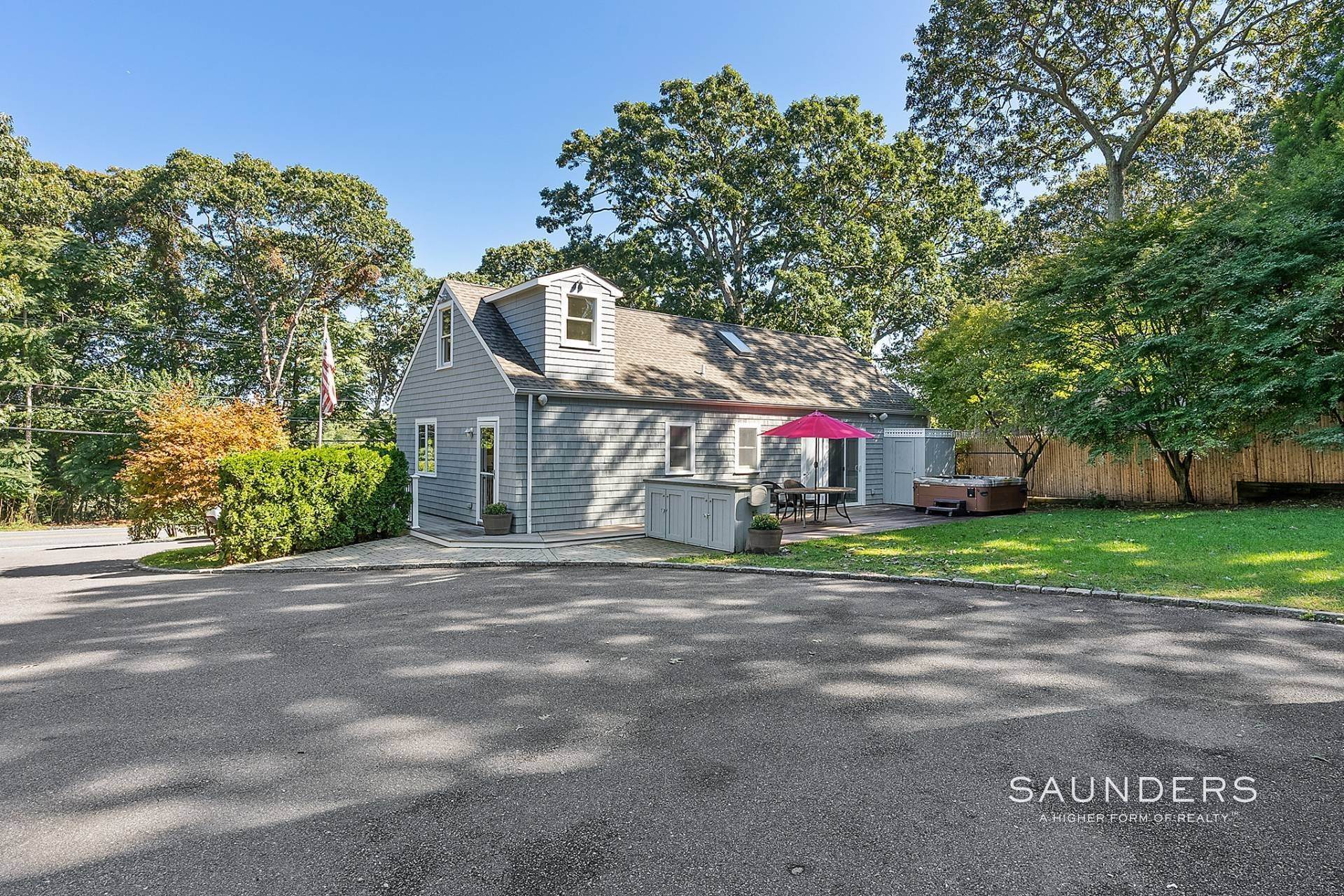 24. Single Family Homes for Sale at Sag Harbor Cape With Barn And Water Views 3858 Noyack Road, Sag Harbor, NY 11963