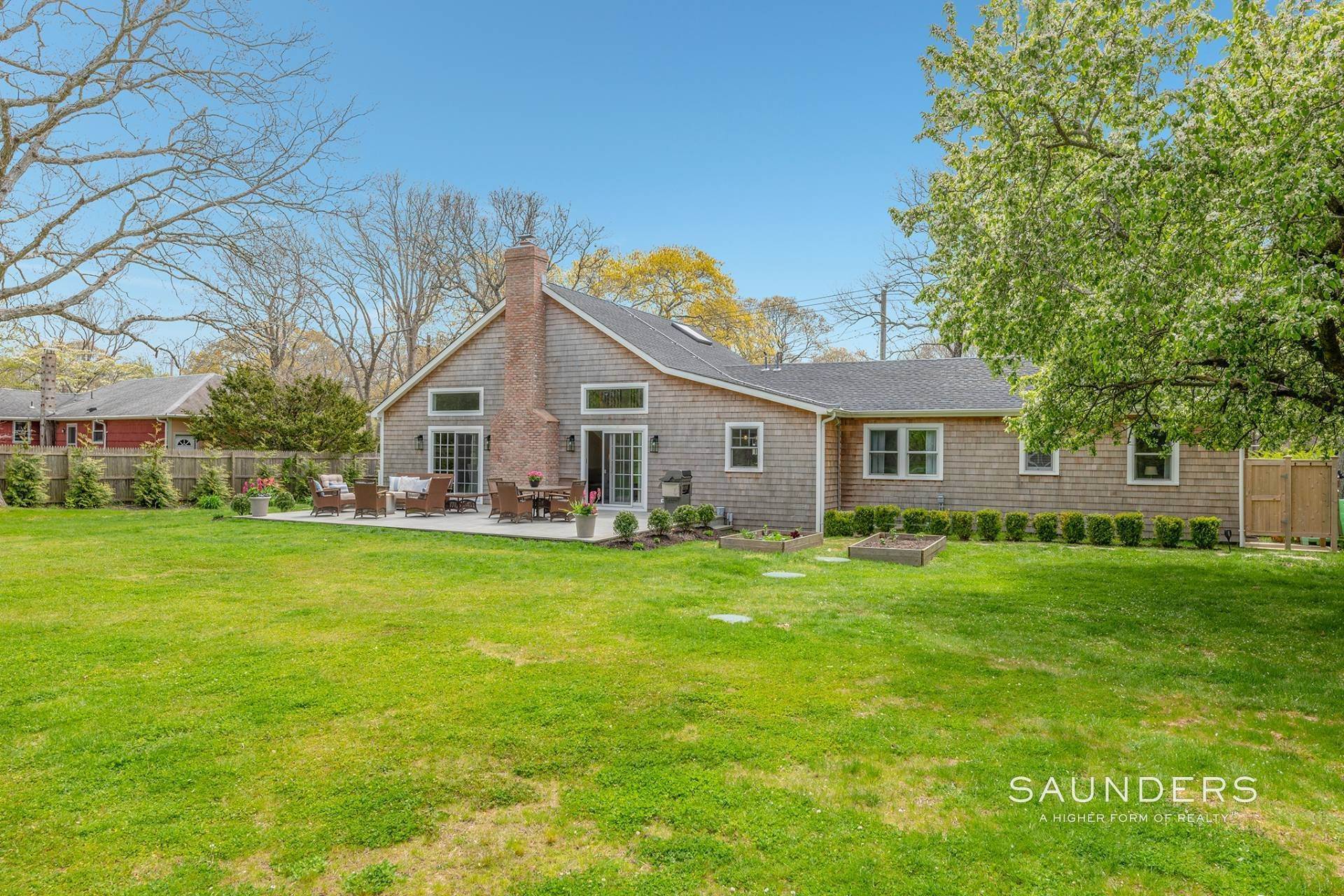 5. Single Family Homes at Oversized Heated Gunite Pool With Spa 109 Lewis Road, East Quogue, NY 11942