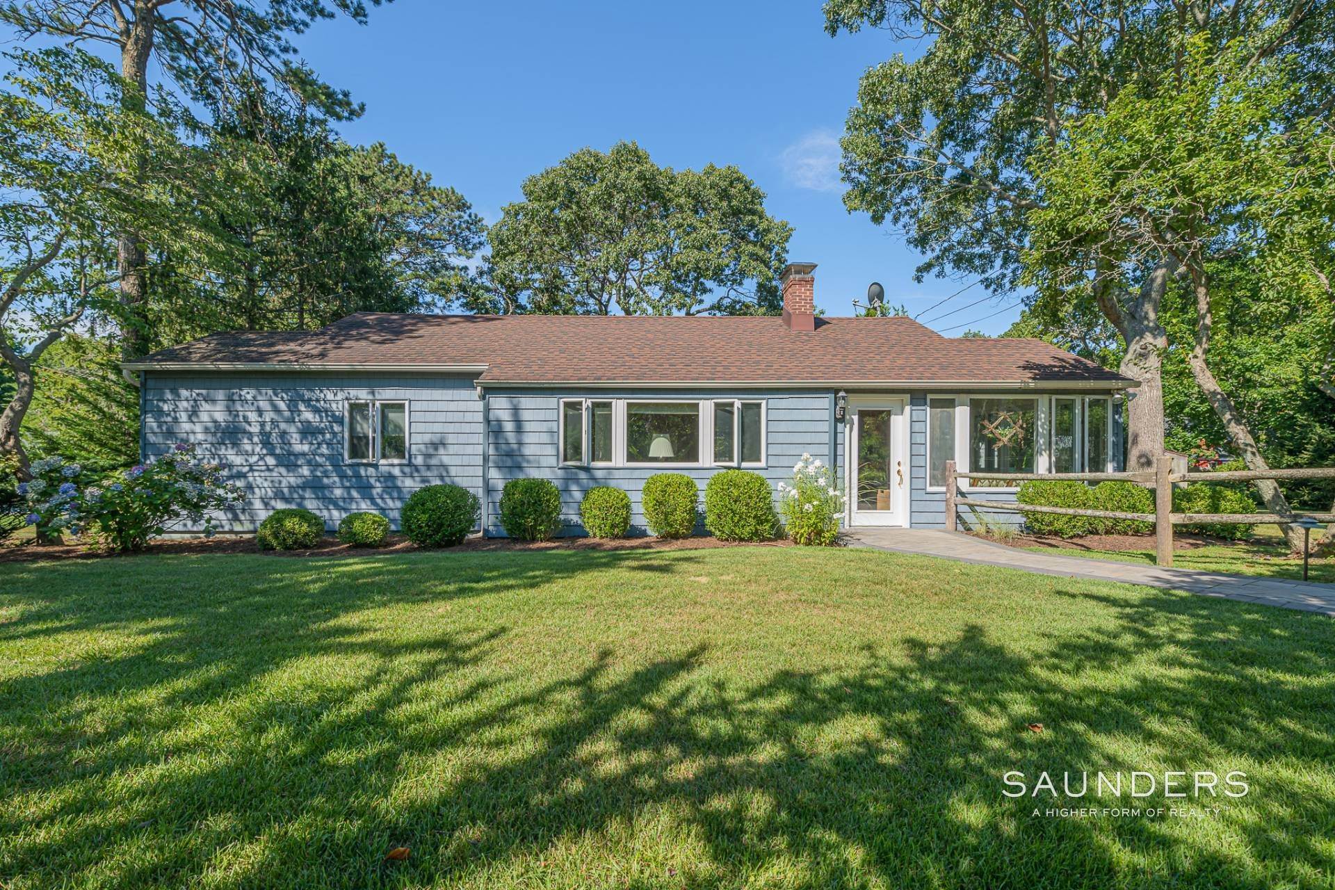 1. Single Family Homes for Sale at Charming Hampton Bays Cottage With Room For Pool 10 Washington Avenue, Hampton Bays, NY 11946
