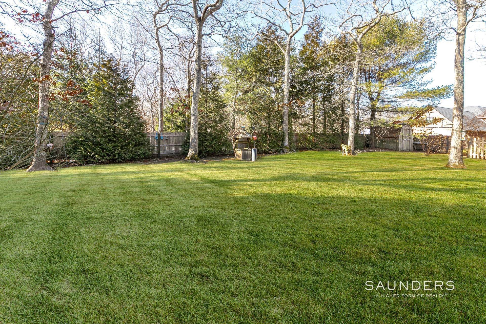 15. Single Family Homes for Sale at Close To The Village On Quiet Dead End Street 16 Central Avenue, East Hampton, NY 11937