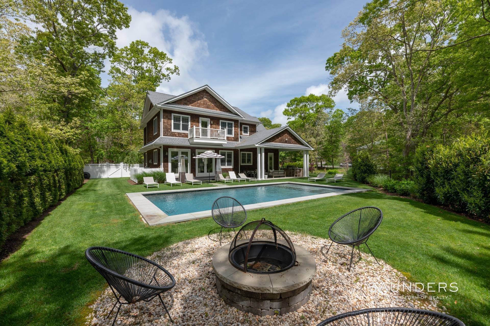 24. Single Family Homes for Sale at Sun-Drenched Retreat In Sag Harbor 14 Lincoln Street, Sag Harbor, NY 11963