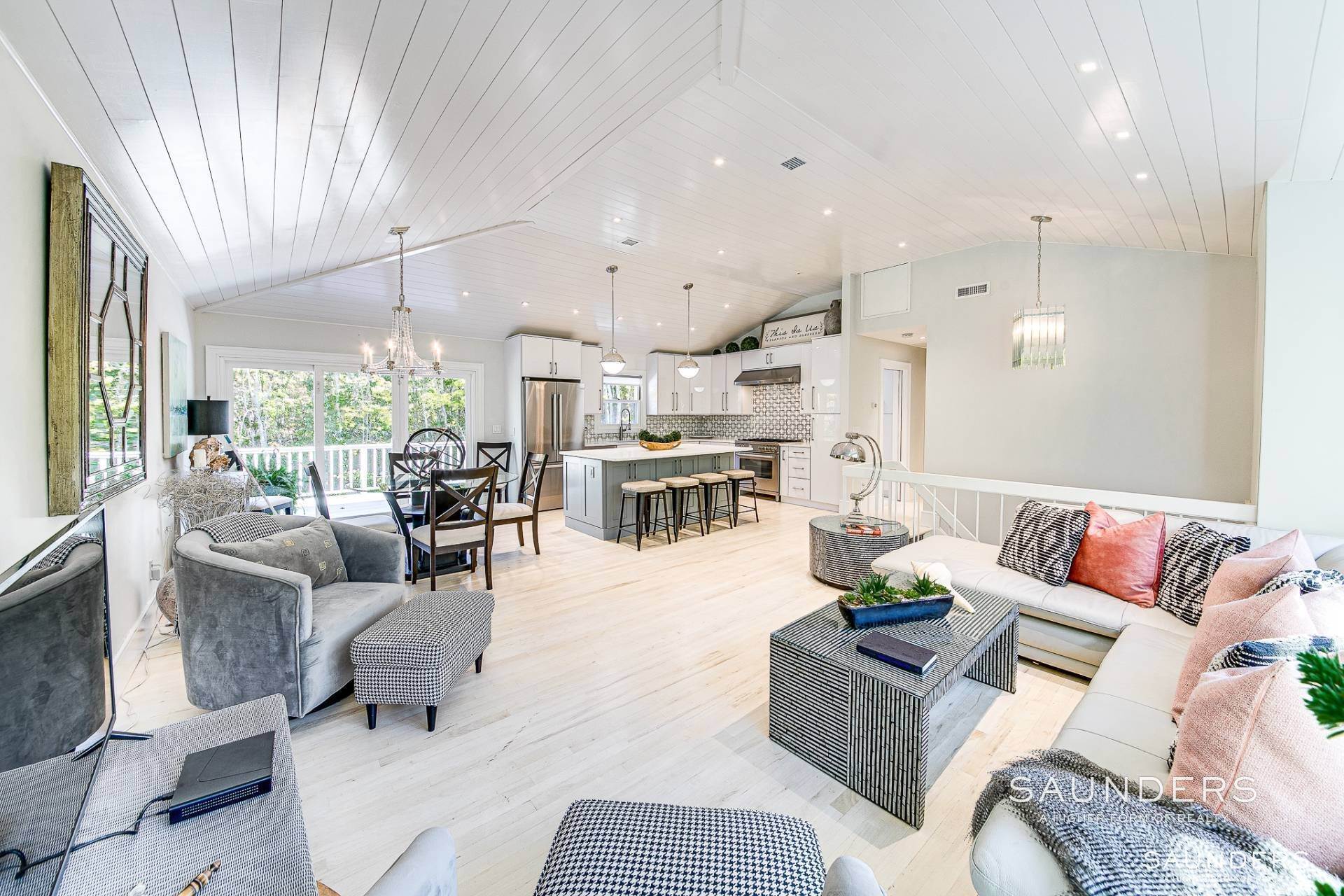 6. Single Family Homes for Sale at Sublime In Sag Harbor 146 Stoney Hill Road, Sag Harbor, NY 11963