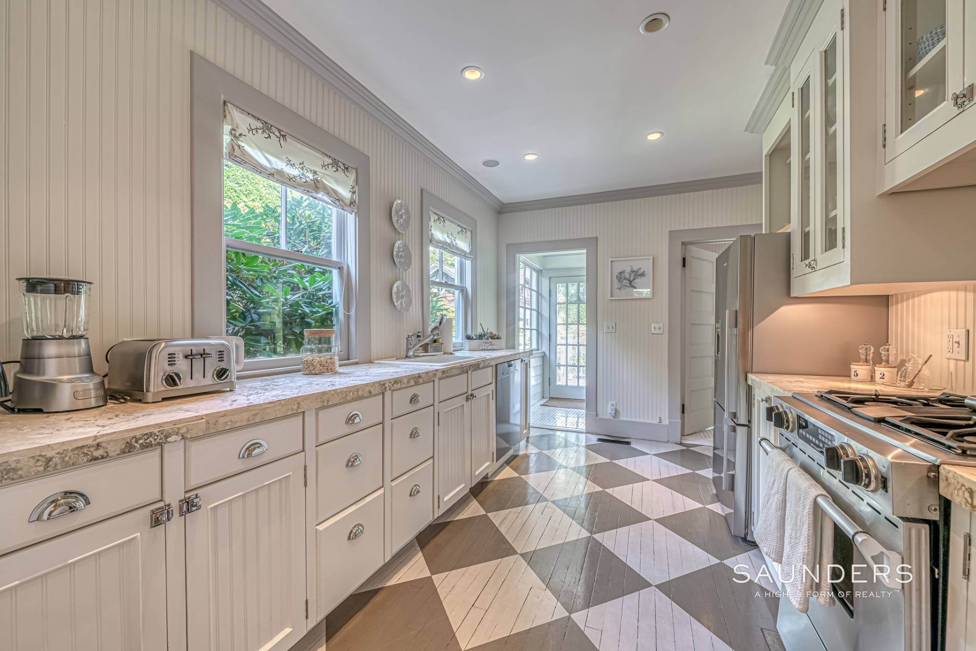 9. Single Family Homes for Sale at Stylish, Private Oasis In Southampton Village 52 Osborne Avenue, Southampton, NY 11968