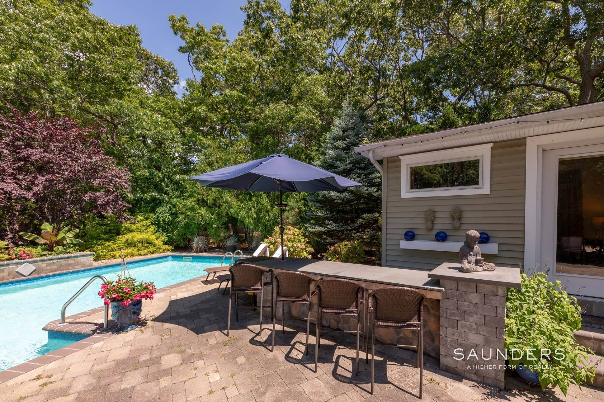 6. Single Family Homes at Summer Retreat In The Cul De Sac 1 Deerfeed Path, East Quogue, NY 11942