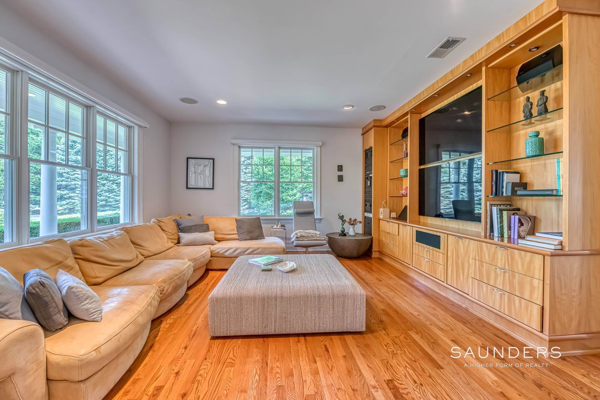 9. Single Family Homes at August Luxury Retreat You Will Not Want To Leave! 24 Parrish Pond Lane, Southampton, NY 11968