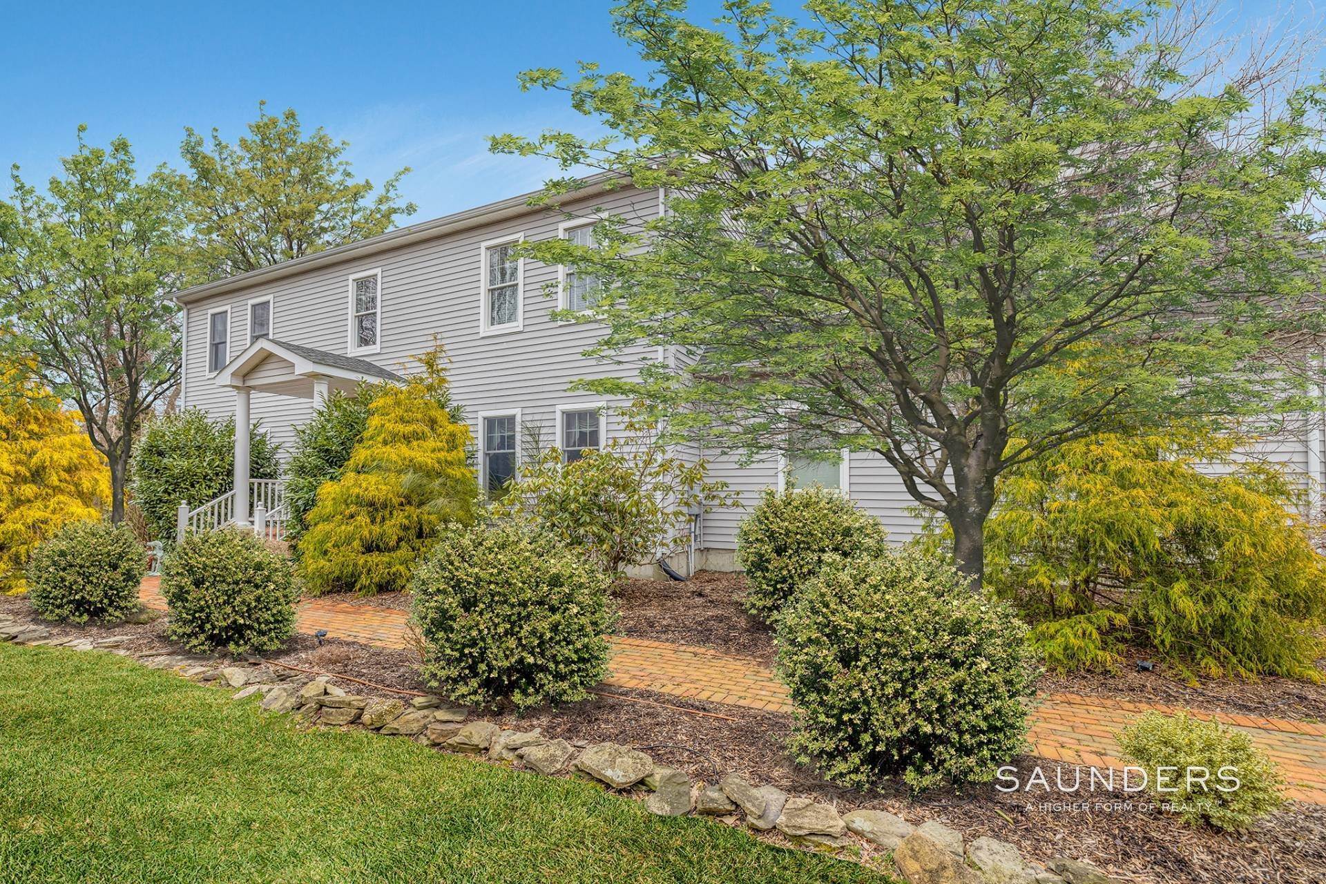 Single Family Homes for Sale at Spacious Colonial On 1.6 Acres With Accessory Apartment 320 Noyack Road, Southampton, NY 11968