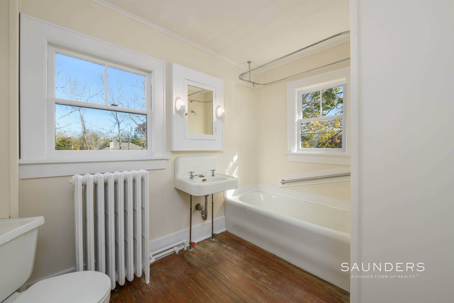 21. Single Family Homes for Sale at The East Quogue Quintessential Queen Anne 11 Walnut Avenue, East Quogue, NY 11942