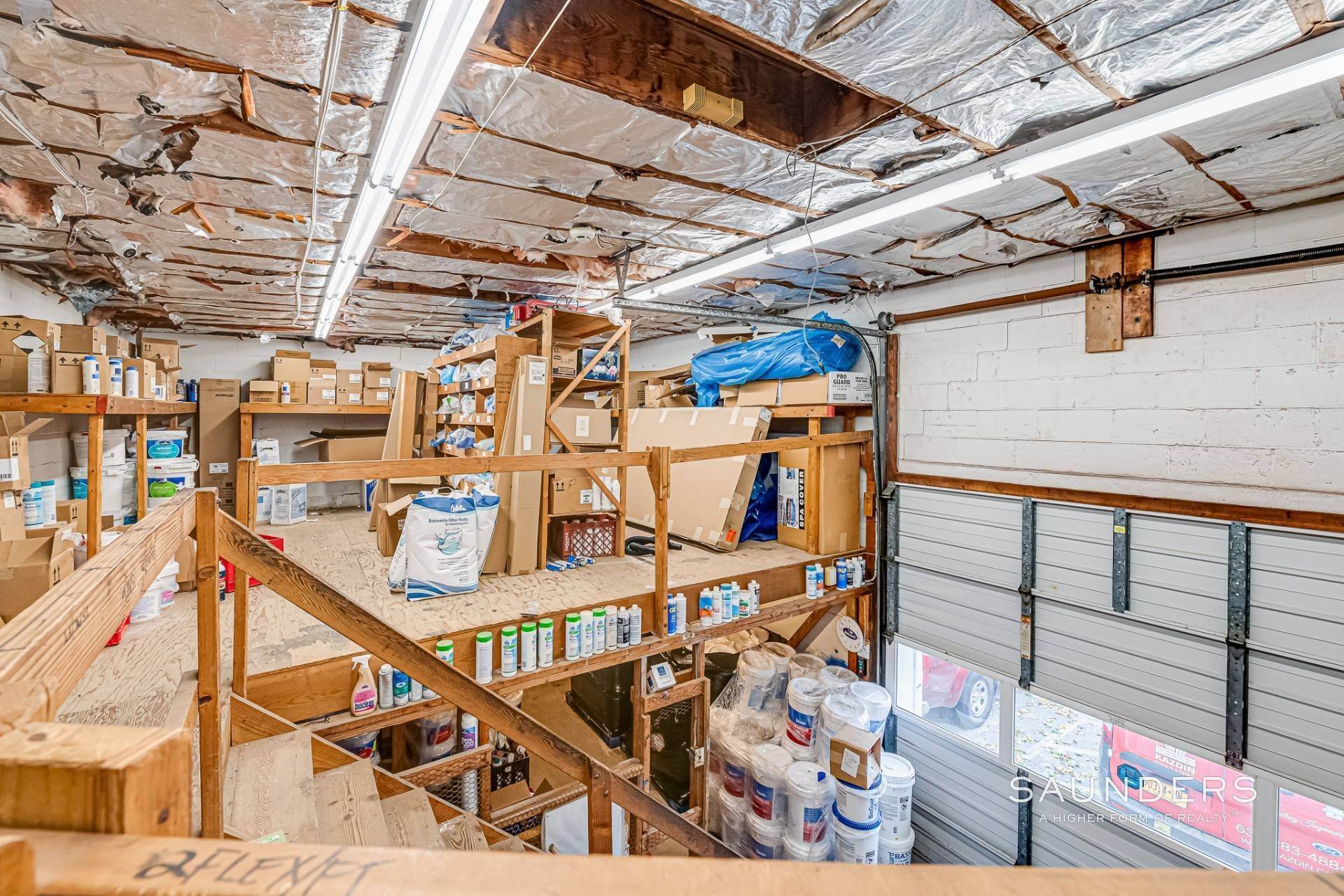 21. Commercial for Sale at Southampton Mixed-Use Property Work/Live Opportunity 833 County Road 39, Southampton, NY 11968