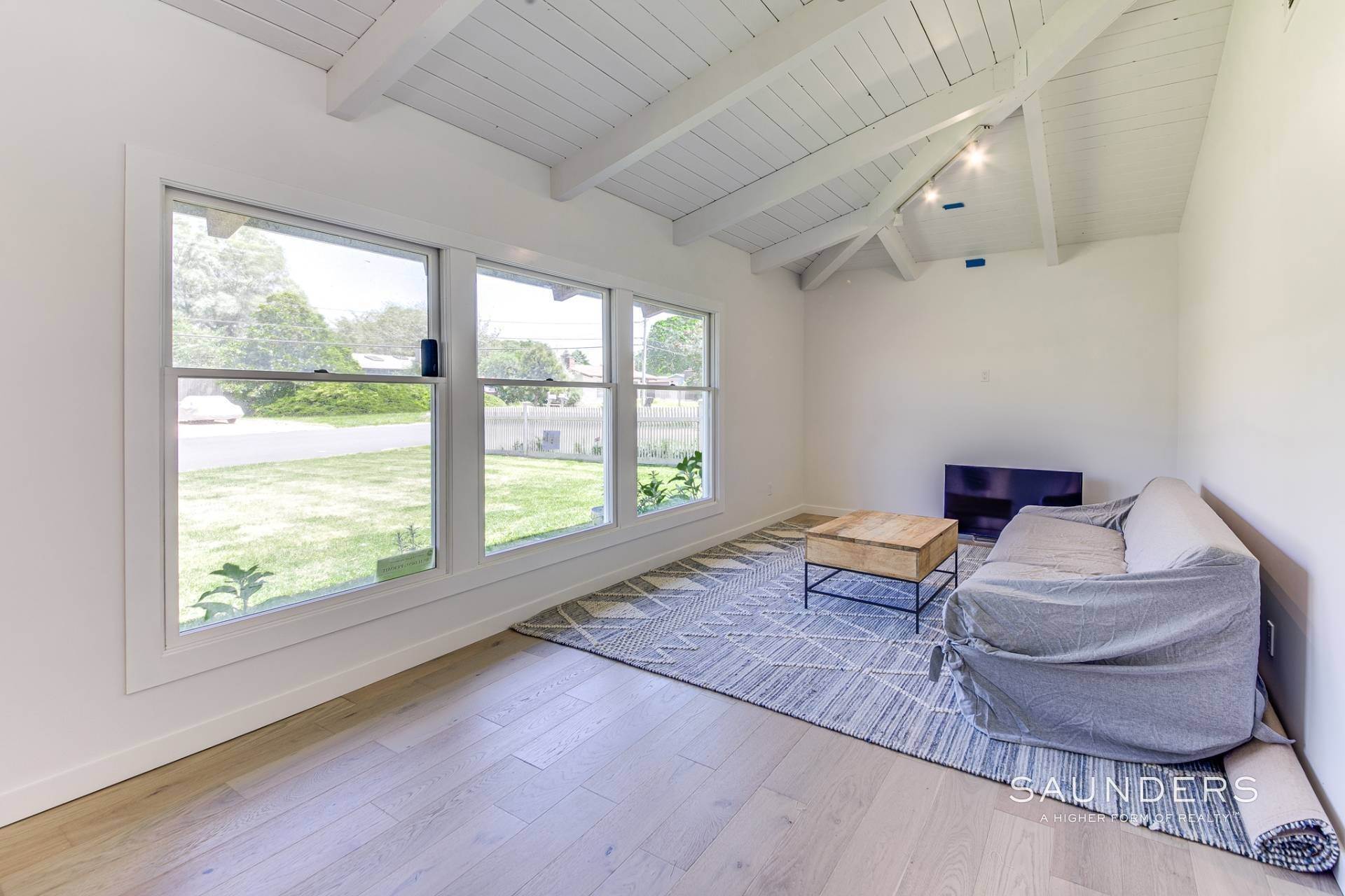 10. Single Family Homes for Sale at Culloden Beach! Renovated 3 Bed-2 Bath With Pool And Pool House 56 Pinetree Drive, Montauk, NY 11954