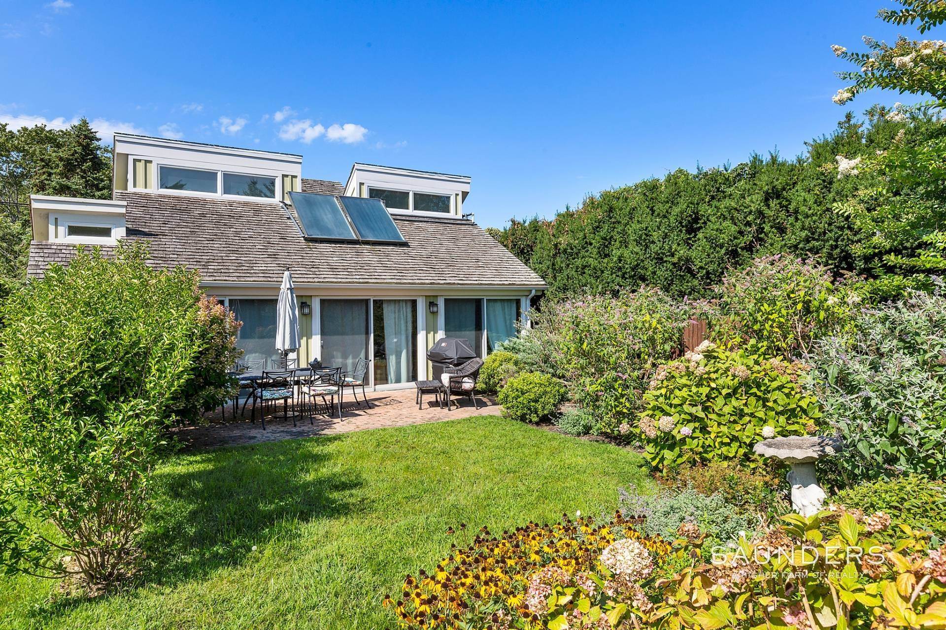 14. Single Family Homes for Sale at Rare Hamptons Investment: Beach Plum Cottages For Sale 127 Inlet Road West, Hampton Bays, NY 11946