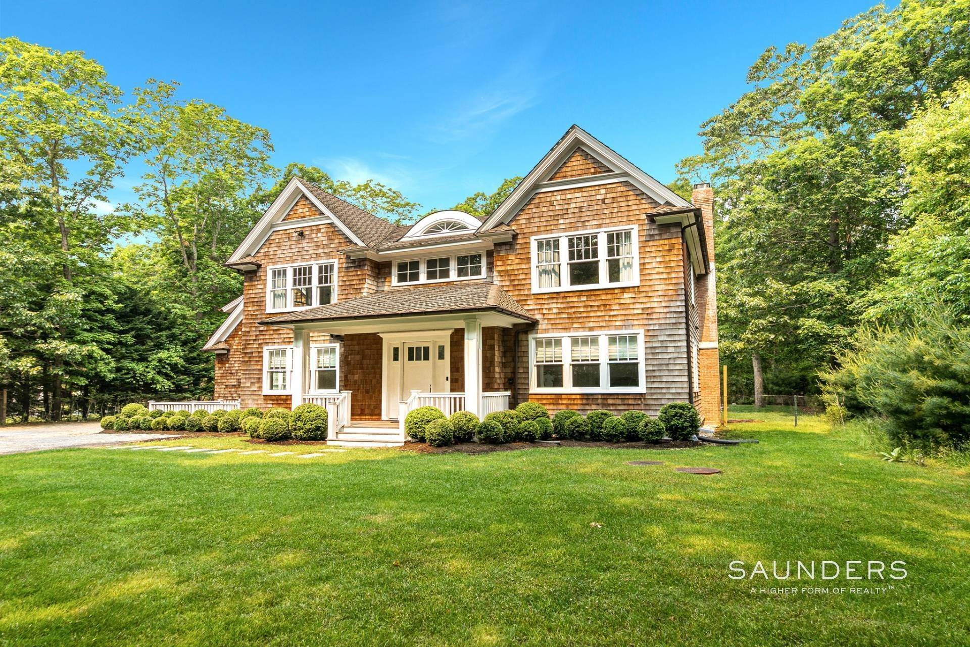 2. Single Family Homes at Chic Newly-Renovated Luxury Rental In Settlers Landing 15 North Cape Lane, East Hampton, NY 11937