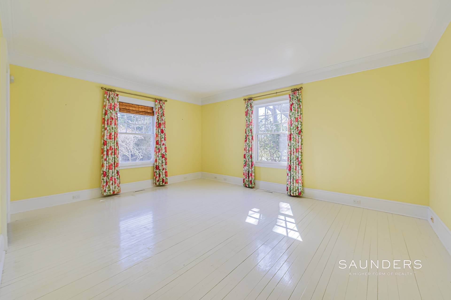 24. Single Family Homes for Sale at Stunning Sagaponack Estate 397 Sagg Main Street, Sagaponack, NY 11962