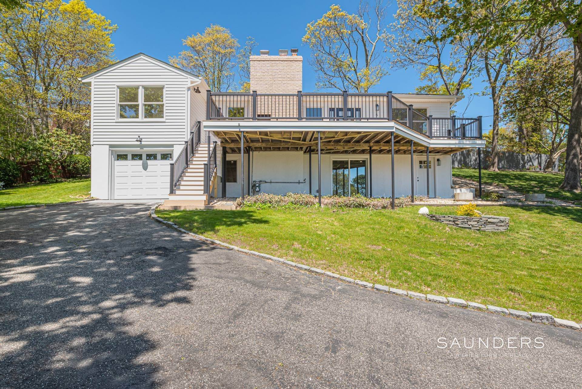 4. Single Family Homes for Sale at Move In Ready Retreat 5 Mildred Place, Hampton Bays, NY 11946