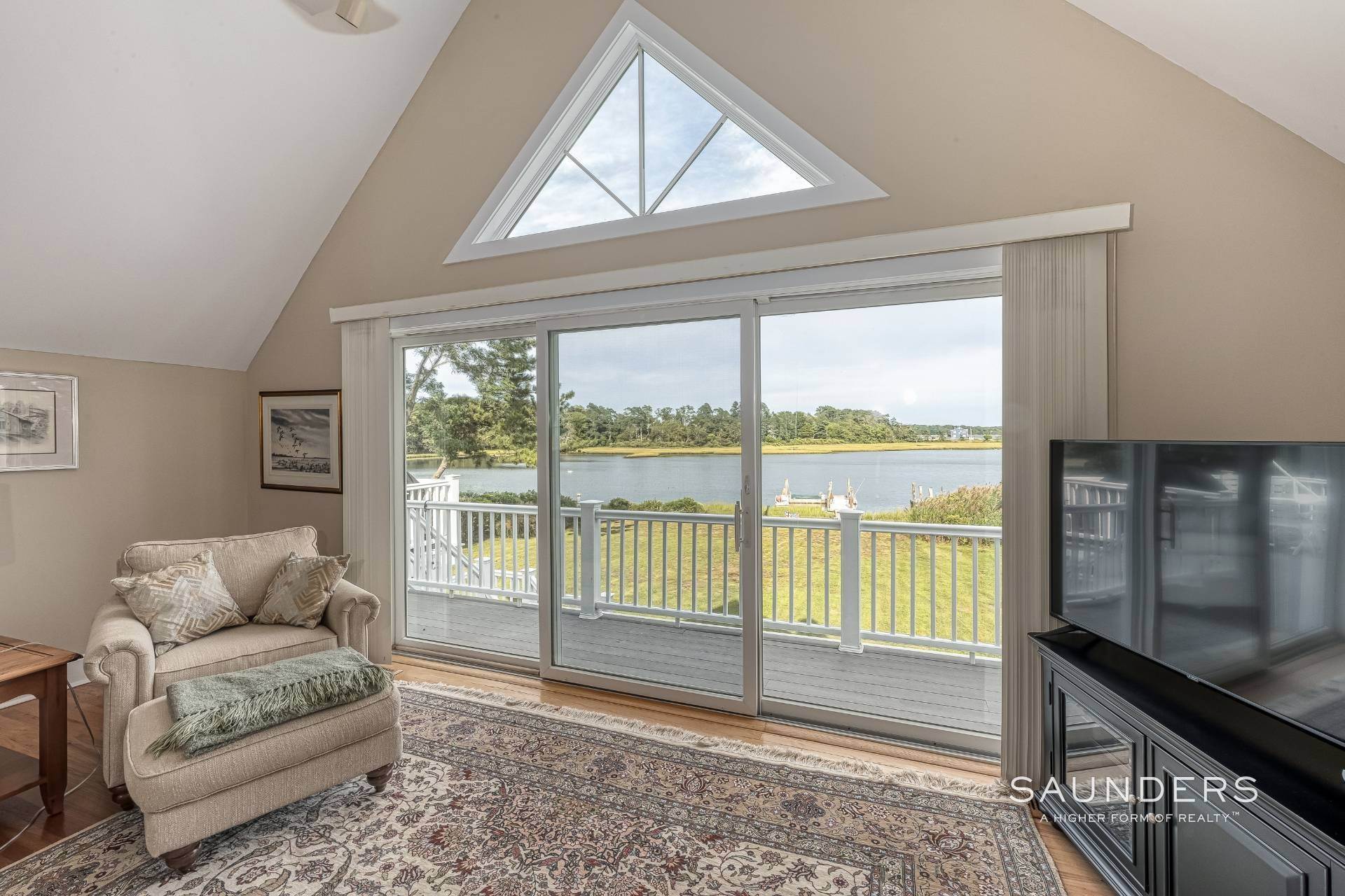 10. Single Family Homes for Sale at Shelter Island Shorewood Beach House With Dock 5 Seagull Rd, Shelter Island, NY 11964