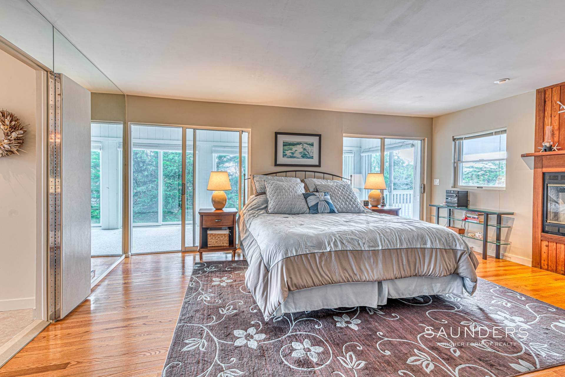 20. Single Family Homes for Sale at Serenity In The Heart Of The Village 20 Stacy Drive, Westhampton Beach Village, NY 11978