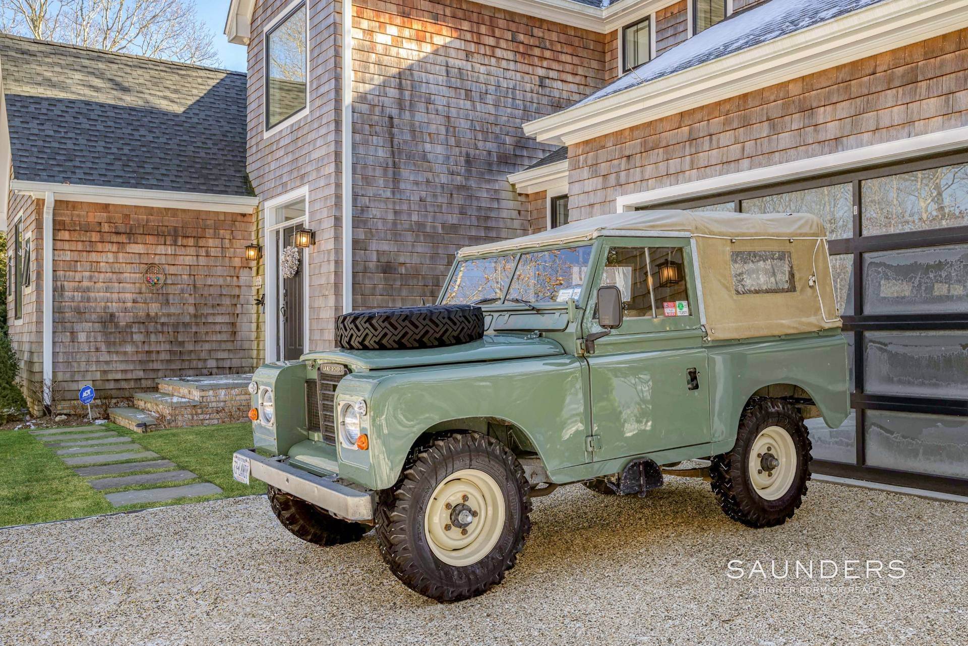 6. Single Family Homes at New Construction With Iconic Land Rover & Beach Rights 30 Castle Hill Court, Southampton, NY 11968