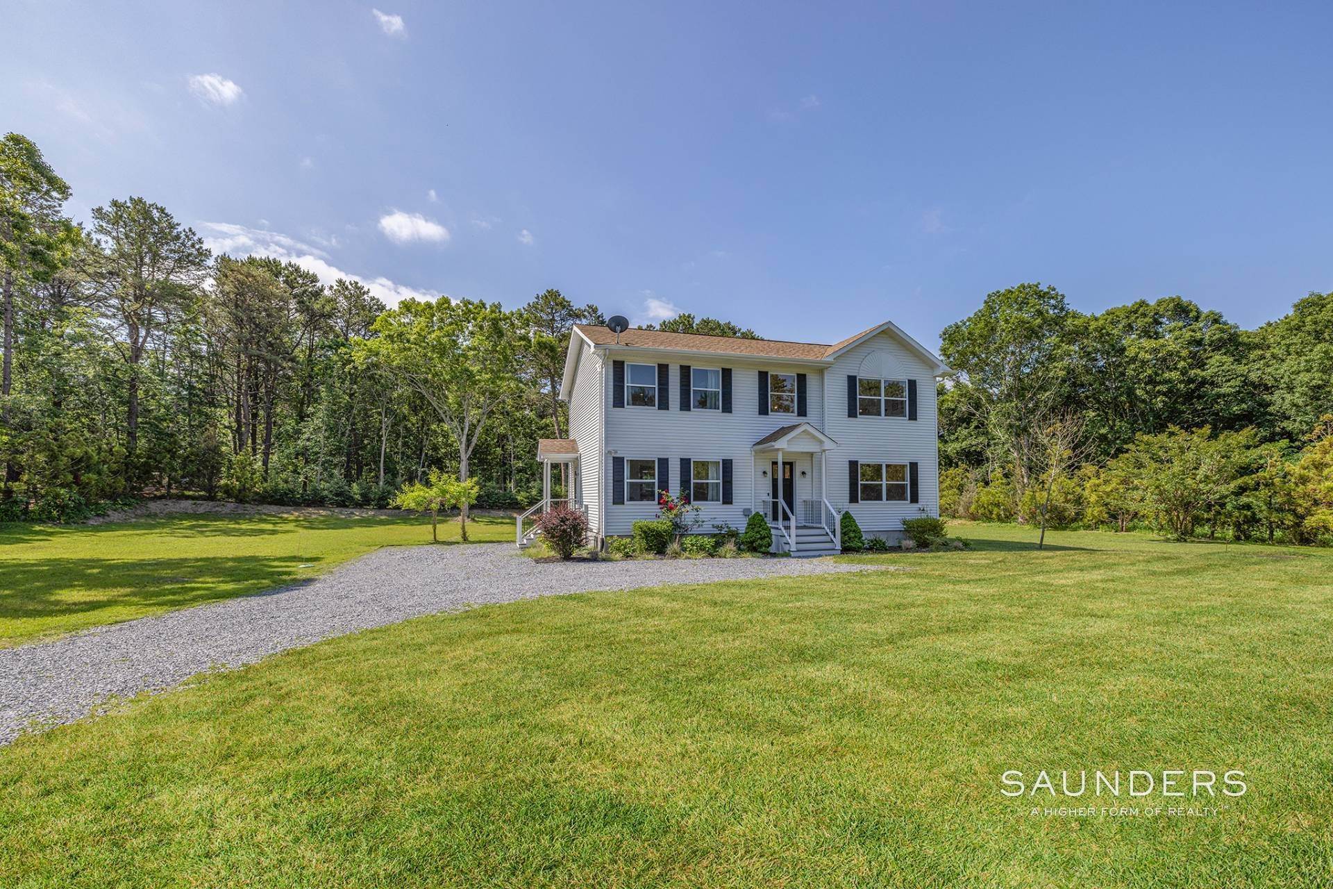 20. Single Family Homes for Sale at Renovated Southampton Colonial Down By The Bay 190 Longview Road, Southampton, NY 11968