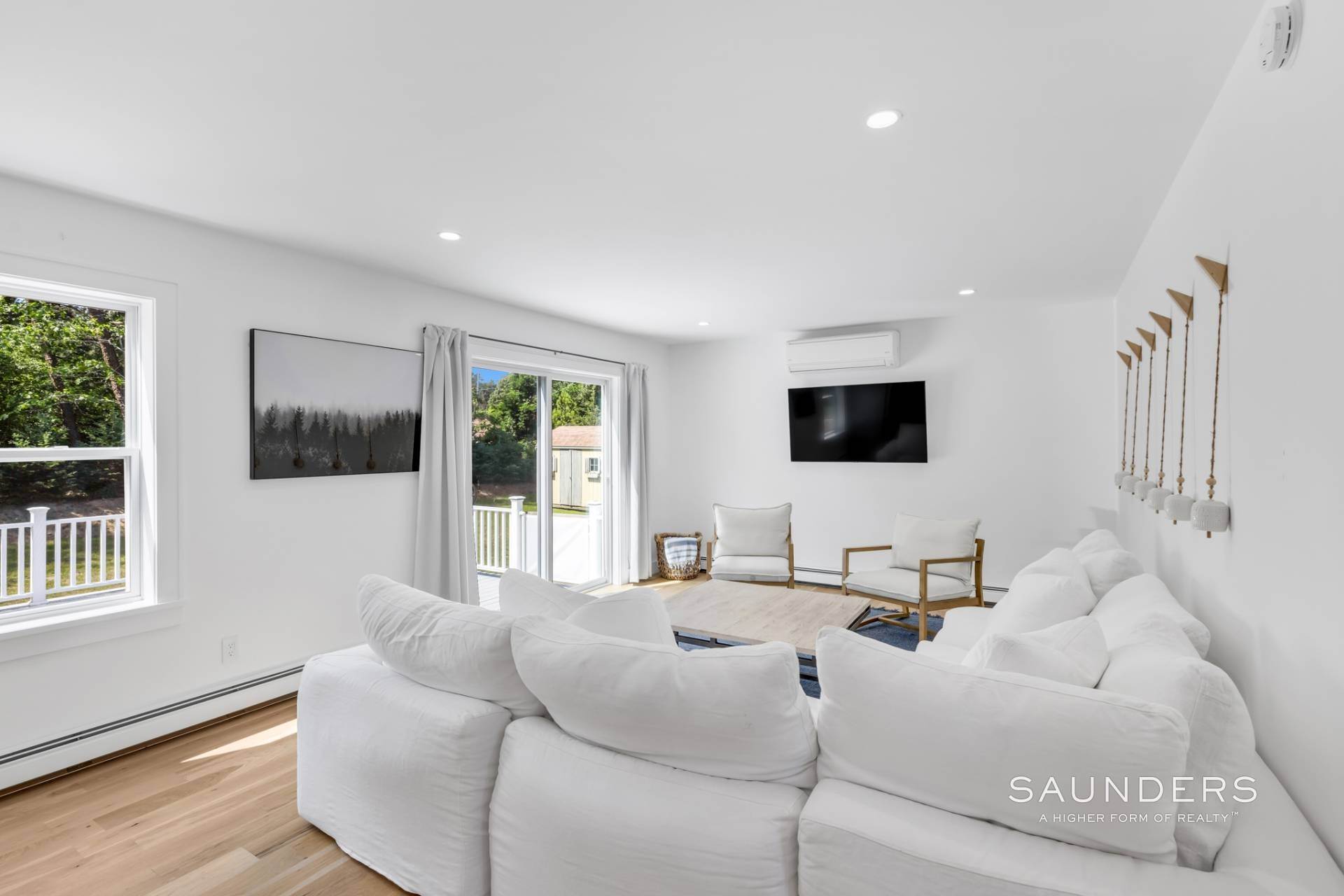 5. Single Family Homes for Sale at Renovated Southampton Colonial Down By The Bay 190 Longview Road, Southampton, NY 11968