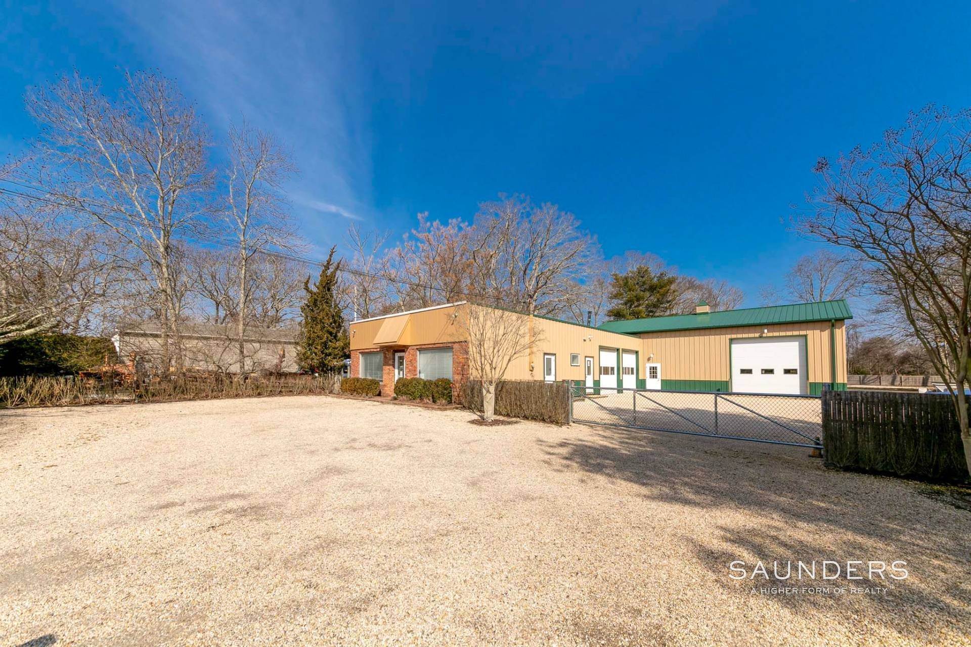Commercial at East Hampton - Commercial Building For Lease 199 Fort Pond Boulevard, East Hampton, NY 11937