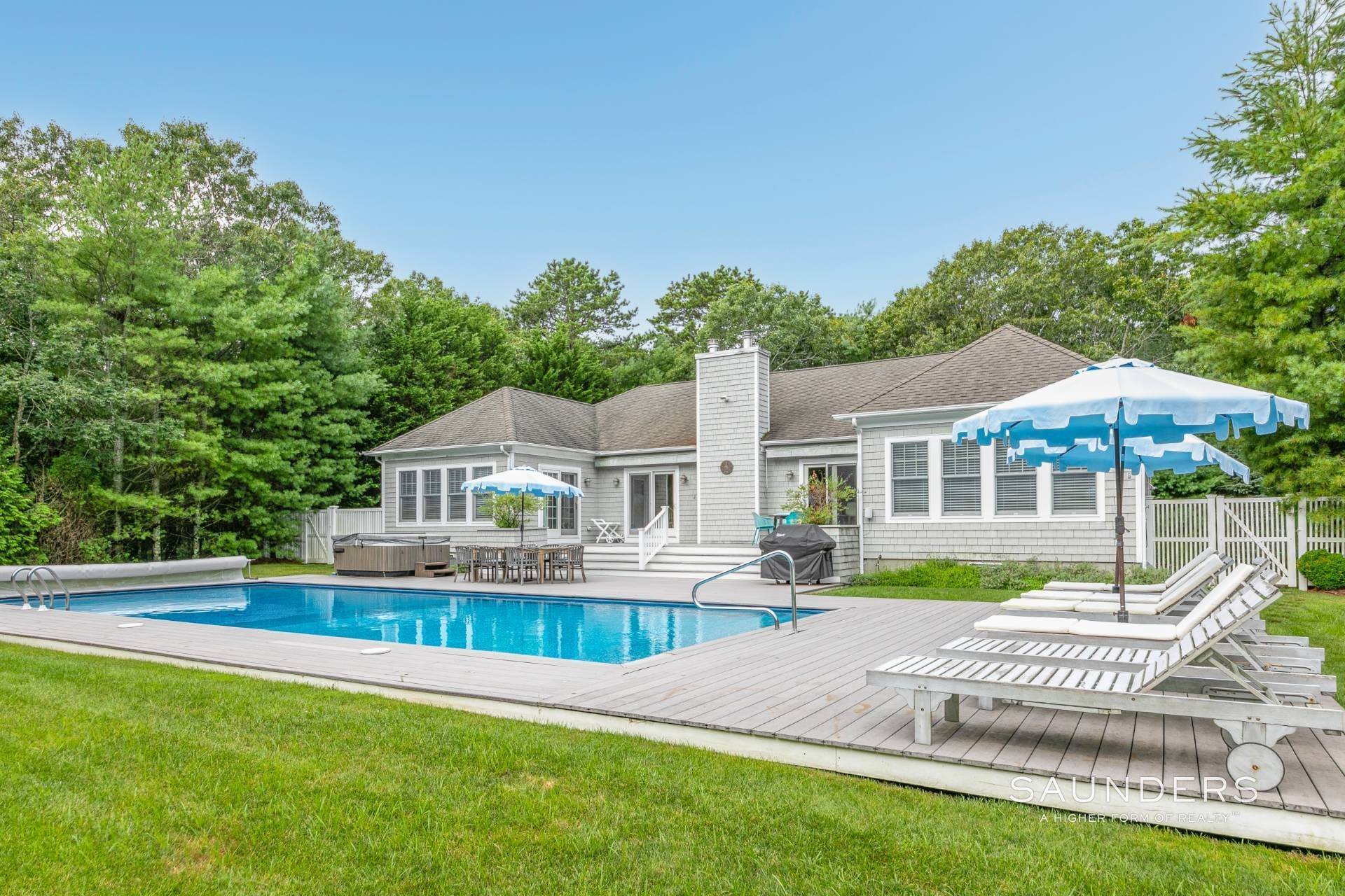 24. Single Family Homes for Sale at Lowest Priced Home With Private Tennis In East Hampton 70 Ancient Highway, East Hampton, NY 11937