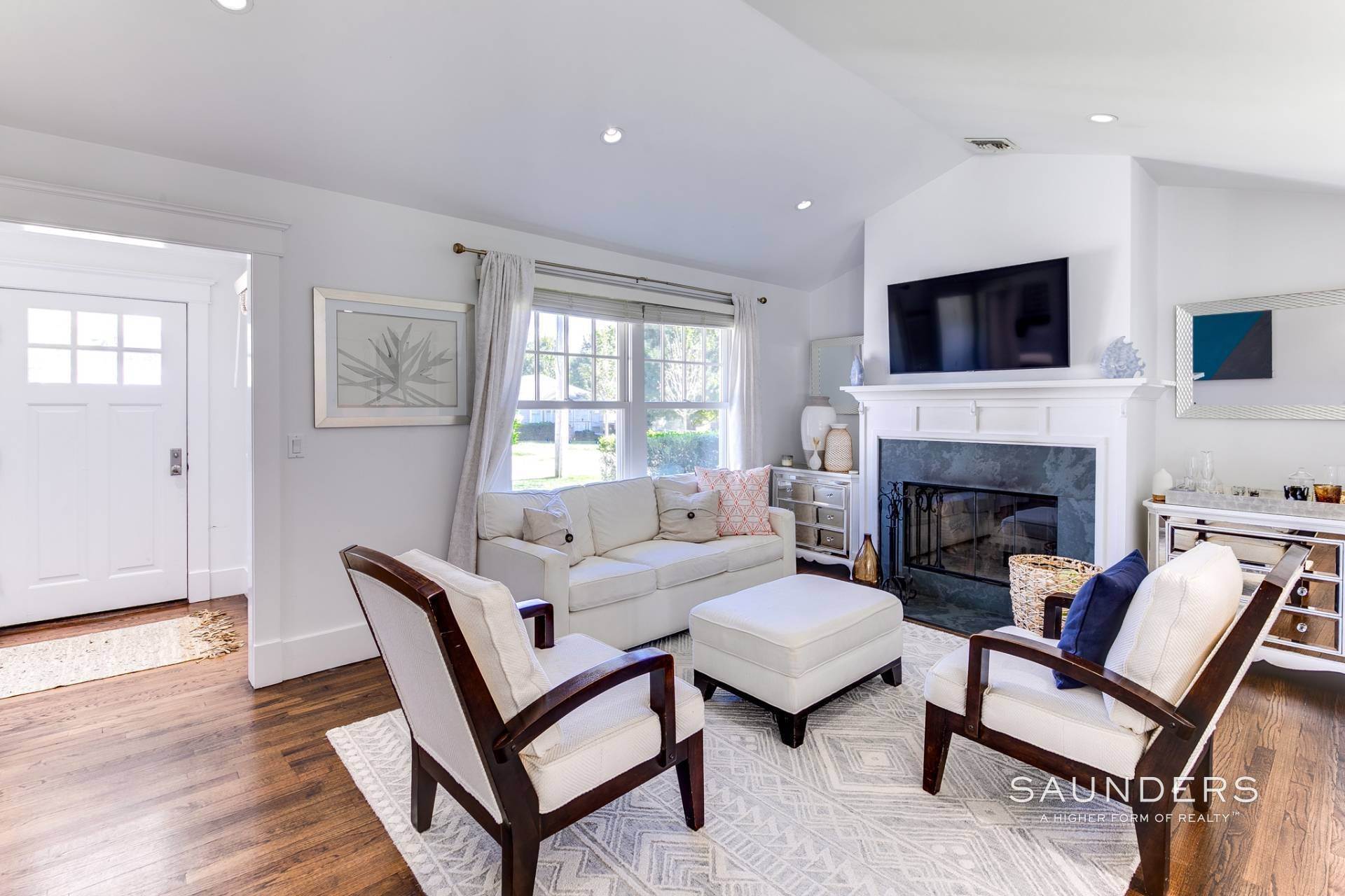 6. Single Family Homes for Sale at Village Sanctuary With Gunite Pool 25 Mcguirk Street, East Hampton, NY 11937