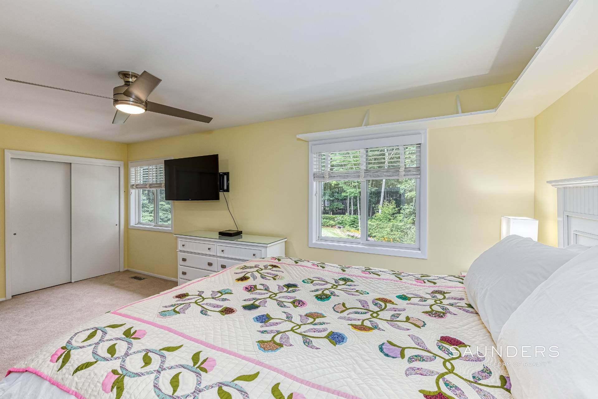 38. Single Family Homes for Sale at Shelter Island Contemporary With Pool 17 Crescent Way, Shelter Island, NY 11964