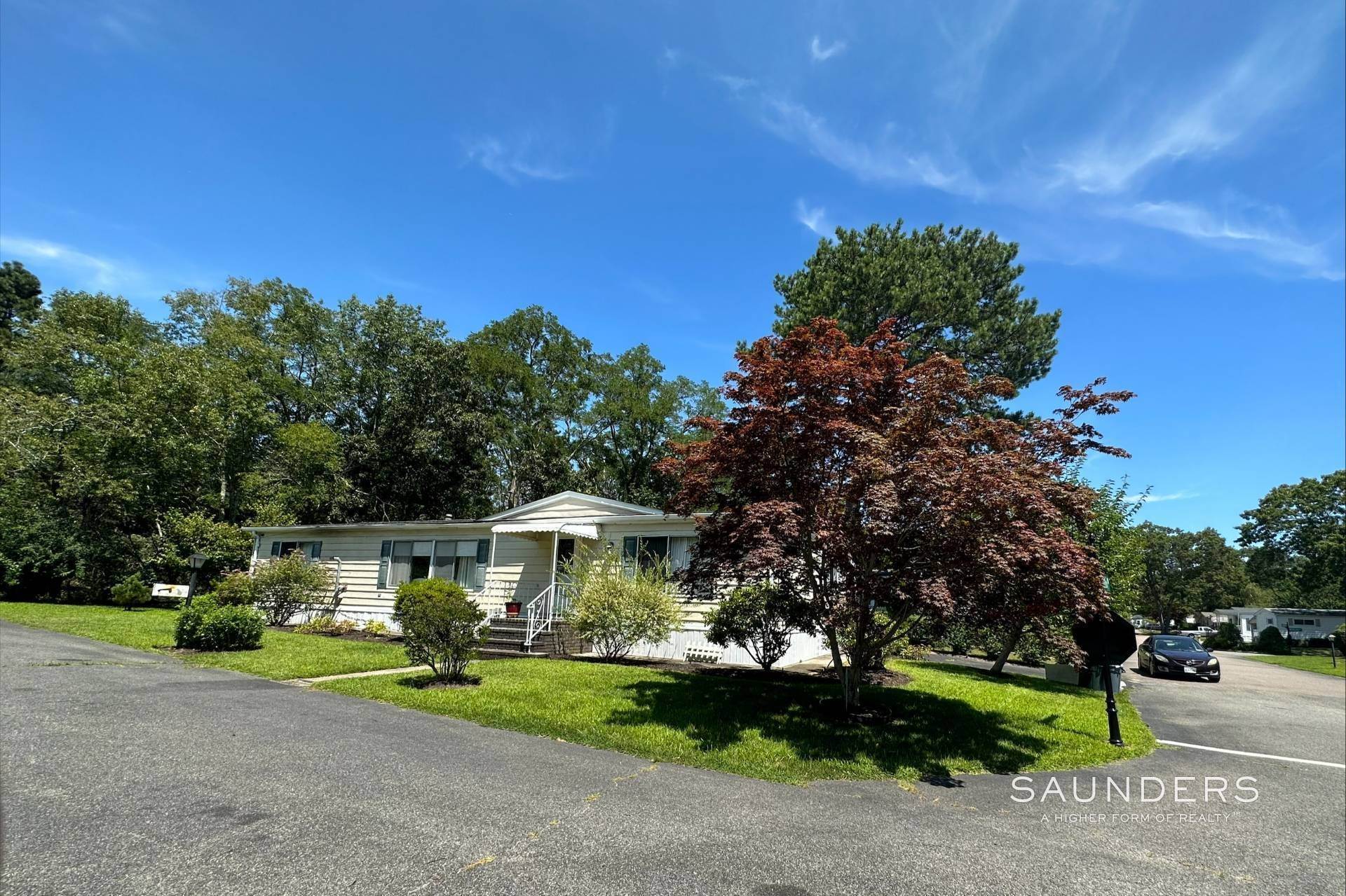 14. Single Family Homes for Sale at Charming Mobile Home, 20 Minutes From The Hamptons 525 Riverleigh Avenue, #198, Riverhead, NY 11901