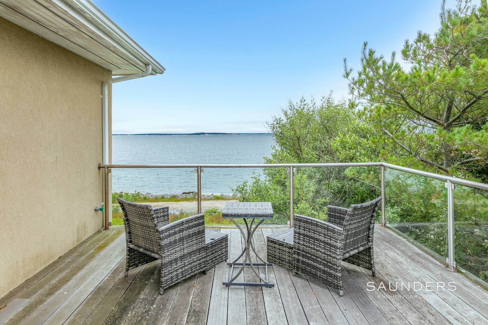 23. Single Family Homes for Sale at Stunning Sag Harbor Residence With Pool And Beautiful Water View 9 Cliff Drive, Sag Harbor, NY 11963