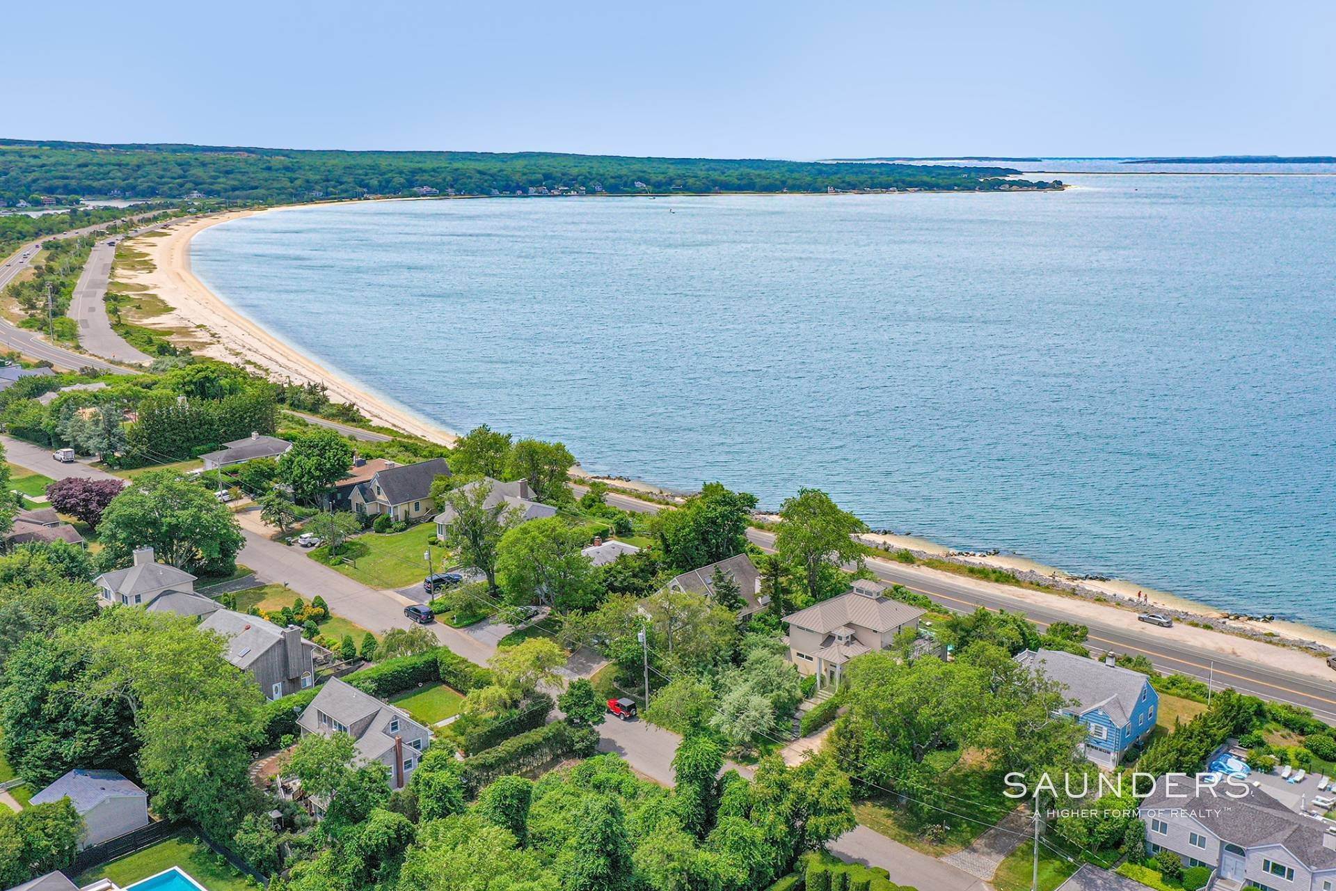 25. Single Family Homes for Sale at Stunning Sag Harbor Residence With Pool And Beautiful Water View 9 Cliff Drive, Sag Harbor, NY 11963