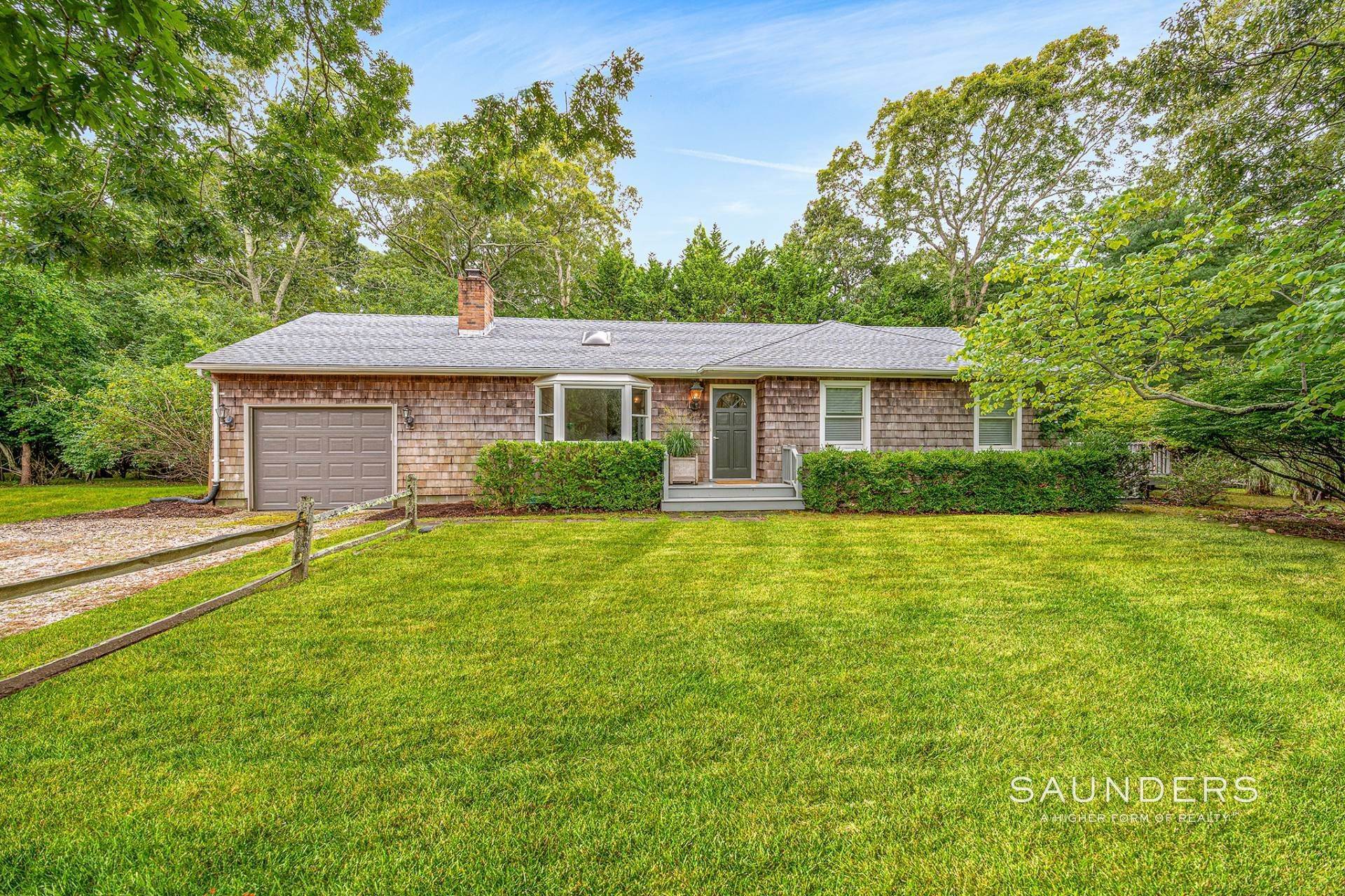 Single Family Homes for Sale at East Hampton Cottage 26 Woodbine Drive, East Hampton, NY 11937