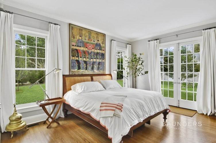 11. Single Family Homes at Perfectly Positioned Glamour Home East Hampton Village, East Hampton, NY 11937