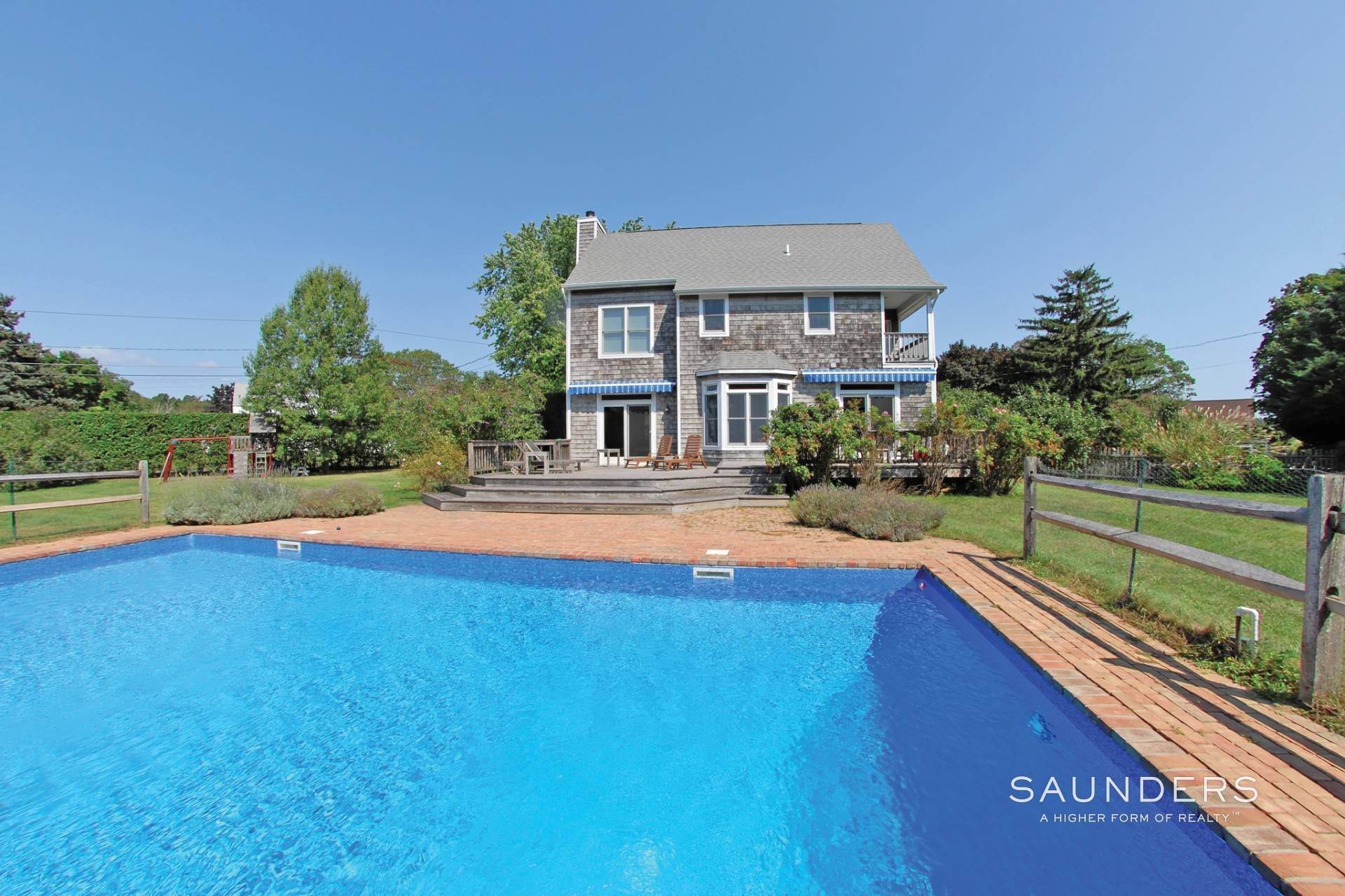 3. Single Family Homes at Shelter Island Sweet Traditional With Pool Shelter Island, NY 11964