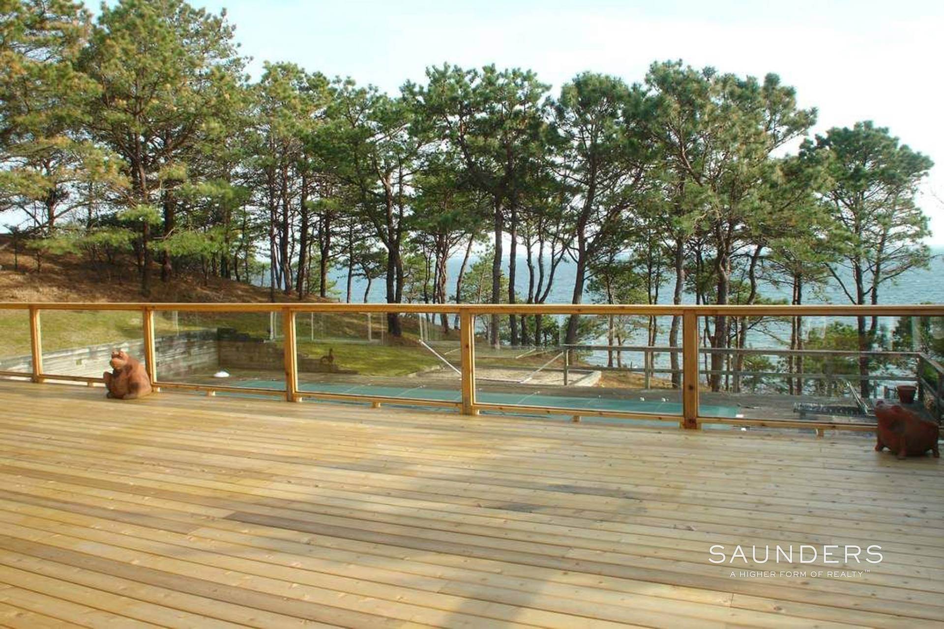 19. Single Family Homes at Bay Front With Pool And Tennis Shinnecock Hills, Southampton, NY 11968