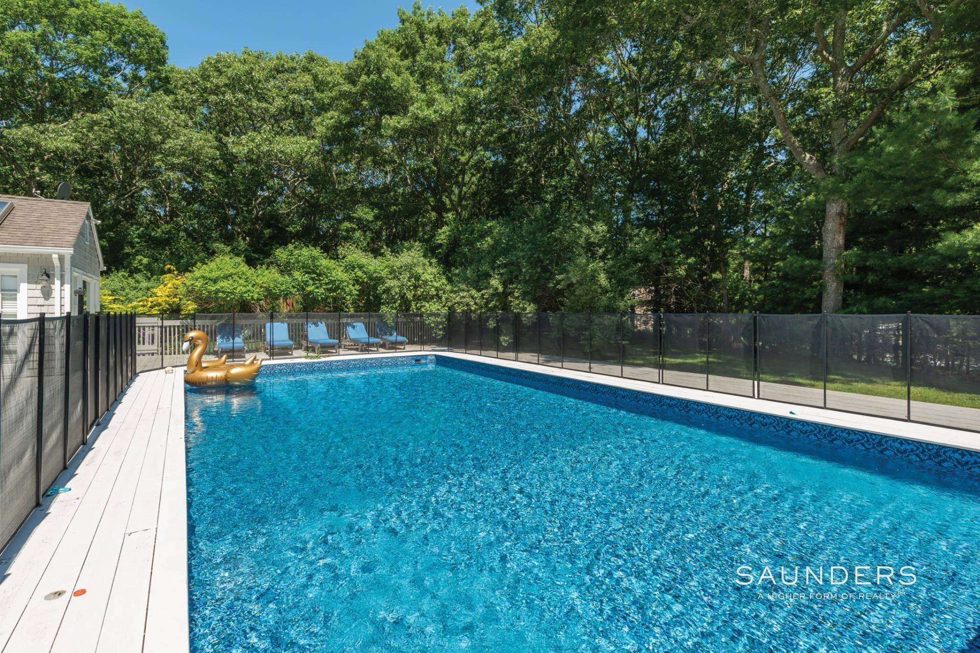 25. Single Family Homes at Hamptons Retreat With Pool And Tennis In Water Mill North Sea, Southampton, NY 11968