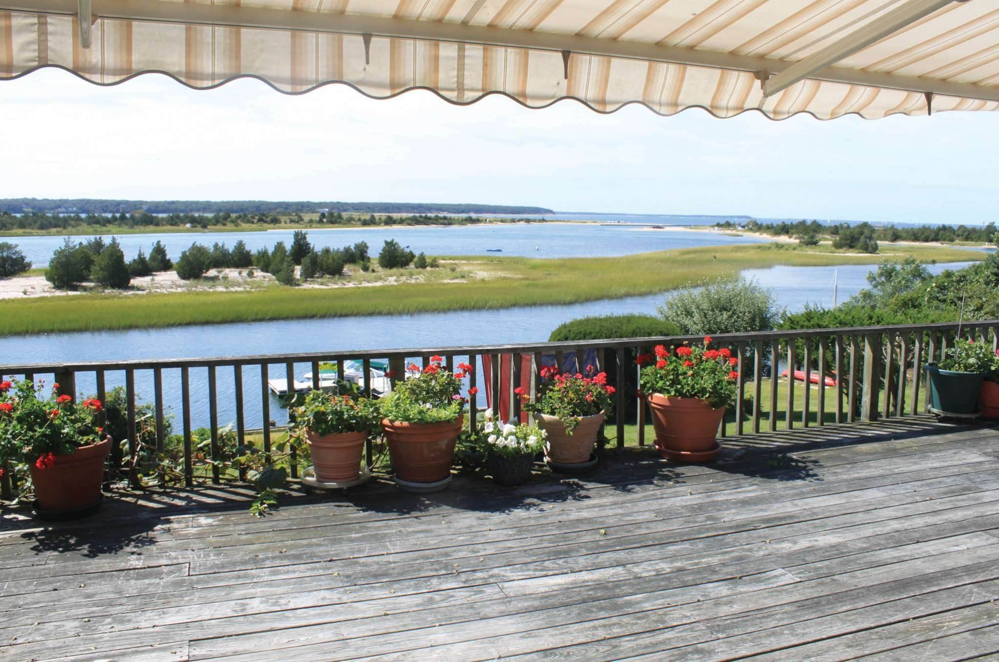 18. Single Family Homes at Spectacular Waterfront Sunsets! East Hampton, NY 11937