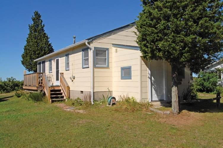 2. Single Family Homes at Waterfront Storybook Retreat Noyack, Sag Harbor, NY 11963