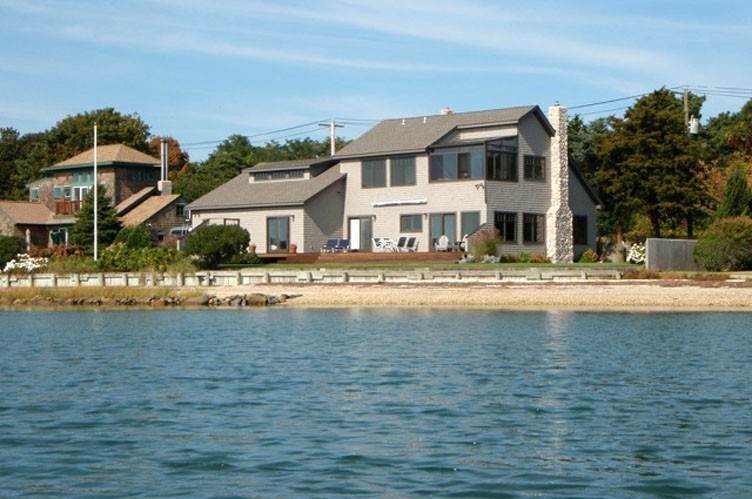 27. Single Family Homes at Your Own Bayfront Vacation In The Hamptons Hampton Bays, NY 11946