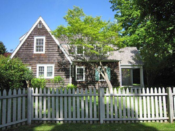 1. Single Family Homes at Charming Traditional Bridgehampton, NY 11932
