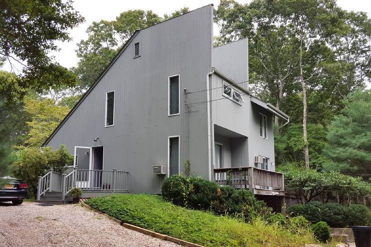 Single Family Homes at Great East Hampton Home On Over 2 Acres East Hampton, NY 11937